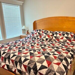 Mainstays King Size Reversible Geometric Triangle Comforter